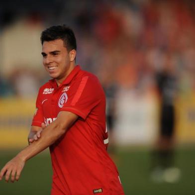 VACARIA, RS, BRASIL - 03.04.2016 : Glória de Vacaria enfrenta o Internacional pela 13ª rodada do Campeonato Gaúcho, no estádio Altos da Glória. Jogador Andrigo (FOTO: DIOGO SALLABERRY/Agência RBS, Editoria Esporte)