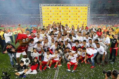  PORTO ALEGRE, RS, BRASIL - 08.05.2016 : Internacional enfrenta o Juventude pela final do Campeonato Gaúcho 2016, no estádio Beira-Rio. Inter recebe a taça da vitória do Gaúchão 2016. (FOTO: FÉLIX ZUCCO/AGÊNCIA RBS, Editoria Esportes)Indexador: Felix Zucco