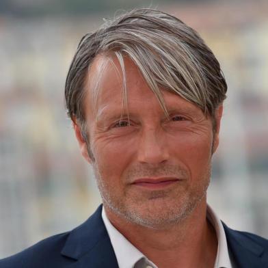  Danish actor and member of the Jury Mads Mikkelsen poses on May 11, 2016 during a photocall ahead of the opening of the 69th Cannes Film Festival in Cannes, southern France. LOIC VENANCE / AFPEditoria: ACELocal: CannesIndexador: LOIC VENANCESecao: film festivalFonte: AFPFotógrafo: STF