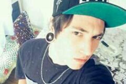 Fernando Giovani Maculan, 17 anos, morto a facadas dia 10 de maio, às 17h30min na Pinheiro Machado, em Caxias do Sul. Ele chegou a pedir socorro em um ônibus de transporte coletivo que estava nas proximidades. O jovem foi socorrido pelo Samu ao Hospital Pompéia, mas morreu no início da noite.