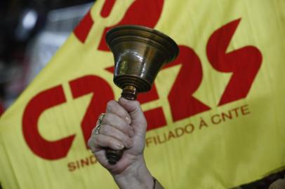 PORTO ALEGRE, RS,BRASIL 13/05/2016 - Votação para definir possível greve da categoria. (FOTO: ADRIANA FRANCIOSI/AGÊNCIA RBS).