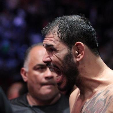 CURITIBA, PR - 14.05.2016: UFC 198 EM CURITIBA. Na terceira luta da noite, o brasileiro Antônio Rogério Nogueira, o Minotouro, venceu o americano Patrick Cummins. (Foto: Guilherme Artigas/Fotoarena/Lancepress!)