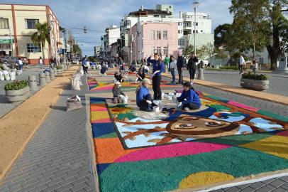 Tapetes de Corpus Christi em Flores da Cunha