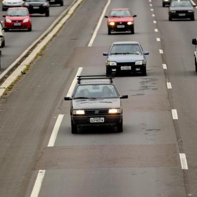  PORTO ALEGRE, RS, BRASIL 27/05/2016 - Lei obriga a usar farol baixo durante o dia nas rodovias. (CARLOS MACEDO/AGÊNCIA RBS).