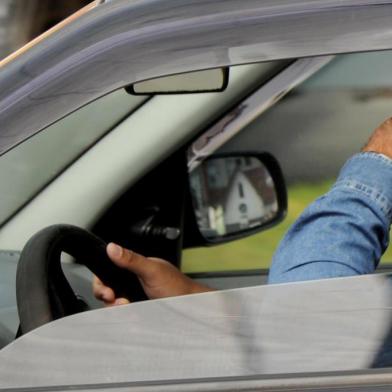  JOINVILLE,SC,BRASIL,24-05-2016.Mais de 2,4 mil motoristas joinvilenses já foram multados em 2016 por usar o celular ao volante.(Foto:Salmo Duarte/Agência RBS,Geral)