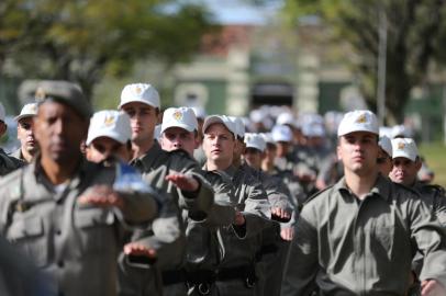  O Comando Geral da Brigada Militar promove a recepção aos novos policiais militares aprovados no último concurso na sede da Academia de Polícia Militar. A solenidade  teve a presença do secretário de Segurança Pública, Wantuir Jacini, e do comandante-geral da BM, coronel Alfeu Freitas Moreira.