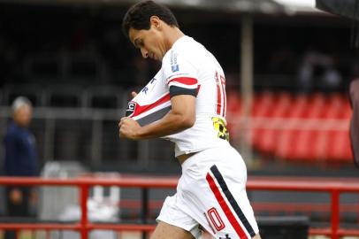 SP - BRASILEIRÃO/SÃO PAULO X PALMEIRAS - ESPORTES - Paulo Henrique Ganso, do São Paulo, comemora seu gol em partida   contra o Palmeiras, válida pela quarta rodada do Campeonato   Brasileiro 2016, no estádio do Morumbi, na capital paulista, neste   domingo.   29/05/2016 - Foto: FERNANDO NUNES/PERSPECTIVA/ESTADÃO CONTEÚDO