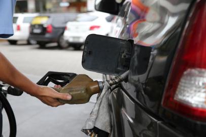  FLORIANÓPOLIS, SC, BRASIL, 07/11/2014: Alta no preço da gasolina.(Foto: CRISTIANO ESTRELA / Agência RBS, Editoria NOTICIAS)