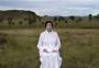 "Espaço Além" mostra a artista sérvia Marina Abramovic em jornada espiritual pelo interior do Brasil 