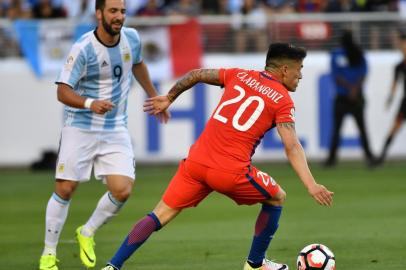 Charles Aranguiz , Argentina , Gonzalo Higuain , higuain , aránguiz, chile, copa américa centenário, copa américa, 2016