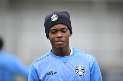  PORTO ALEGRE, RS, BRASIL, 10-06-2016: Treino do Grêmio no CT Luiz de Carvalho, antes de partida contra o Fluminense no Rio de Janeiro. Na foto, Lincoln (FOTO FÉLIX ZUCCO/AGÊNCIA RBS, Editoria de Esportes).