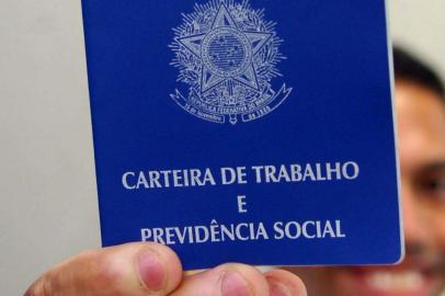 Lá vem o feirão!Se o próximo sábado, dia 25, será de descanso para muitos, para outros será de conquistar uma vaga no mercado de trabalho: é quando acontece em Biguaçu a Feira do Emprego - das  8h às 16h, no auditório da Universidade do Vale do Itajaí (Univali). Os funcionários do Sine farão o cadastro para vagas, encaminhamento para cursos de qualificação gratuitos e para o seguro-desemprego. O trabalhador deve levar carteira de trabalho, RG, CPF, número do PIS, comprovante de residência e de escolaridade. A entrada é um quilo de alimento não perecível. Na programação, estão previstos recolhimento de currículos, palestras sobre a importância da qualificação e indicação dos setores mais promissores. A Univali de Biguaçu fica na Coan, 400 - Rua João Comi - Universitários. Mais informações pelo (48) 3279-9712====SINE/Divulgação