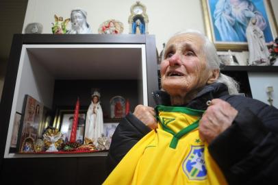  CAXIAS DO SUL, RS, BRASIL 15/06/2016Dona Ivone Mazzochi Bachi, mãe de Tite, comemora a ida do filho para a Seleção Brasileira. (Felipe Nyland/Agência RBS)