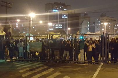 rdgol; protesto no centro administrativo