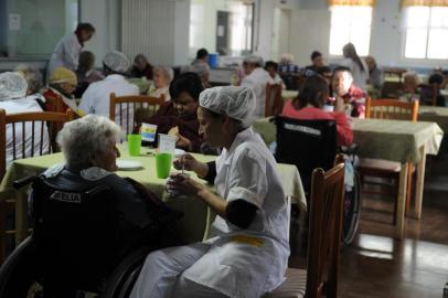  CAXAIS DO SUL, RS, BRASIL, 20/06/2016 - O Lar da Velhice Sâo Francisco de Assis precisa de doações. Cobertores, alimentos e lenha são aglumas necessidades da instituição. (MARCELO CASAGRANDE/AGÊNCIA RBS)