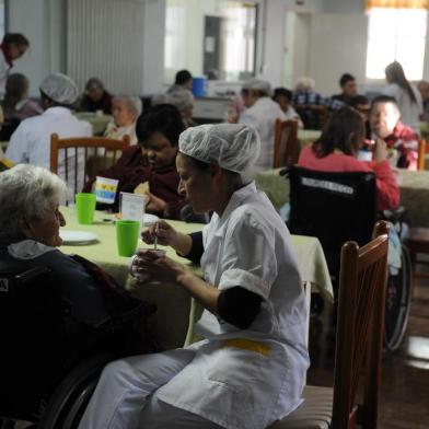  CAXAIS DO SUL, RS, BRASIL, 20/06/2016 - O Lar da Velhice Sâo Francisco de Assis precisa de doações. Cobertores, alimentos e lenha são aglumas necessidades da instituição. (MARCELO CASAGRANDE/AGÊNCIA RBS)