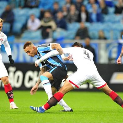  PORTO ALEGRE, RS, BRASIL 23/06/2016 - O Grêmio enfrenta o Vitória agora a noite, na Arena. O jogo é válido pela décima rodada do Campeonato Brasileiro. (FOTO: LAURO ALVES/AGÊNCIA RBS).