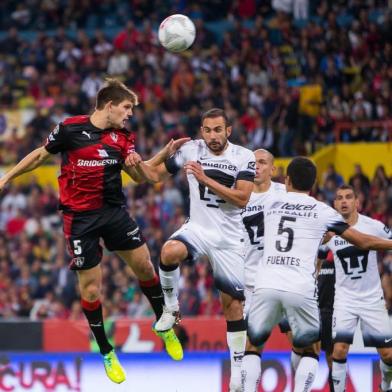 51300116JDI_ATS_UNAM_KANNEMANNActon photo during the match Atlas vs Pumas UNAM, Corresponding 4st Round of the Clausura 2016 tournament League BBVA Bancomer MX at Jalisco stadium.Foto de accion durante el partido Atlas vs Pumas UNAM, correspondiente Jornada 4 del torneo Clausura 2016 de la Liga BBVA Bancomer MX, en el estadio Jalisco, en la foto: (i-d) Walter Kannemann de Atlas y Alejandro Castro de Pumas30/01/2016/MEXSPORT/Cristian de Marchena.Editoria: SPOLocal: GUADALAJARAIndexador: CRISTIAN DE MARCHENAFonte: MEXSPORT