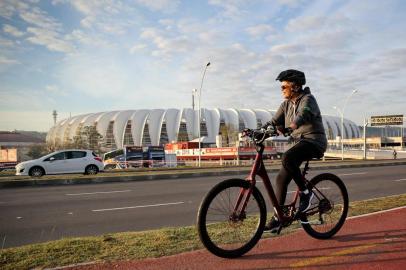  PORTO ALEGRE-RS- 03/07/2016- Presidente Dilma Rousseff, passeia de bicicleta pela ciclovia da Av. Beira Rio.  FOTO FERNANDO GOMES/ZERO HORA.