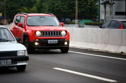  PORTO ALEGRE, RS, BRASIL 27/05/2016 - Lei obriga a usar farol baixo durante o dia nas rodovias. (CARLOS MACEDO/AGÊNCIA RBS).