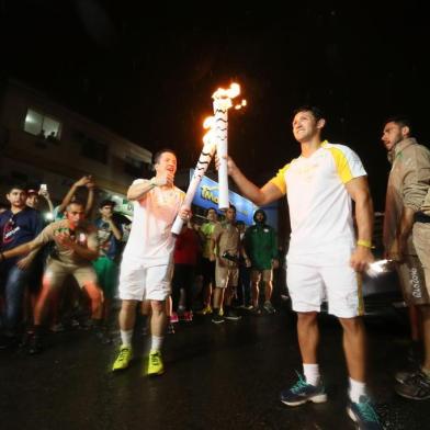  SANTA MARIA, RS, BRASIL, 05-07-2016. Em seu terceiro dia no Estado, a tocha simbolo das Olímpiadas 2016 chega em Santa Maria, na região Central do Estado, após passar o dia em Lajeado e Santa Cruz do Sul.(LAURO ALVES/AGÊNCIA RBS)