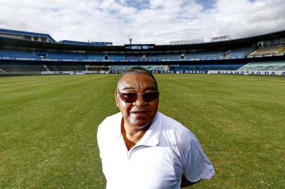  PORTO ALEGRE, RS, BRASIL, 05-12-2013: O ex-jogador do Grêmio, Alcindo, em passeio pelo estádio Olímpico Monumental antes da implosão que será feita no local (FOTO FÉLIX ZUCCO/AGÊNCIA RBS, Editoria de Esportes).