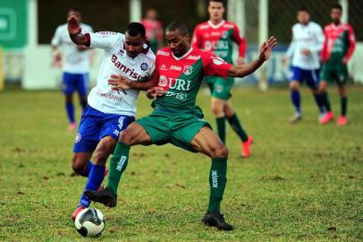  

FREDERICO WESTPHALEN, RS, BRASIL 06/07/2016
União Frederiquense x SER Caxias no estádio vermelhão da colina. Jogo válido pela divisão de acesso do campeonato gaúcho 2016. (Felipe Nyland/Agência RBS)