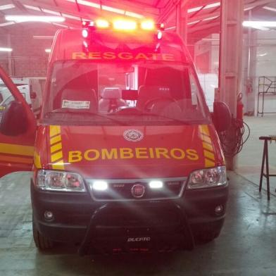 Bombeiros recebem nova ambulância para ações de socorro em Santa Maria