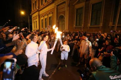  PORTO ALEGRE, RS, BRASIL - 07-07-2016 - Revezamento da Tocha Olímpica em Porto Alegre. Ginasta Daiane dos Santos e apresentadora Patrícia Poeta. (FOTO: LAURO ALVES/AGÊNCIA RBS)