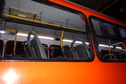 ônibus vandalizado, santa maria, rdgol, vandalismo