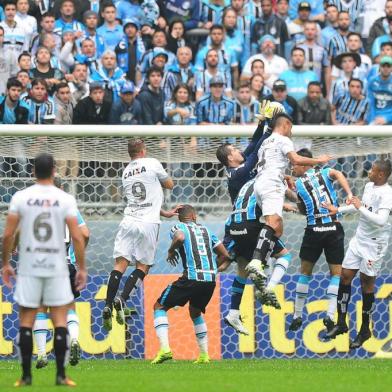  PORTO ALEGRE, RS, BRASIL - Grêmio recebe o Figueirense na Arena Porto Alegrense. Partida válida pela 14ª rodada do Brasileirão. (FOTO: DIEGO VARA/AGÊNCIA RBS)