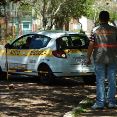 *** Emilio Pedroso - Detran, carteira ***Detran - Problemas no processo para carteira de motorista - Eliane Colpo, na prova de direção