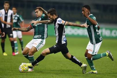 PALMEIRAS X SANTOS

SP - BRASILEIRÃO/PALMEIRAS X SANTOS - ESPORTES - Os jogadores Lucas Lima do Santos e Dudu do Palmeiras durante partida entre Palmeiras x Santos, válida pelo Campeonato Brasileiro 2016, no estádio Arena Palmeiras em São Paulo, SP, nesta terça-feira (12). 12/07/2016 - Foto: MARCOS BEZERRA/FUTURA PRESS/FUTURA PRESS/ESTADÃO CONTEÚDO

Editoria: ESPORTES
Local: SÃO PAULO
Indexador: MARCOS BEZERRA
Fotógrafo: FUTURA PRESS