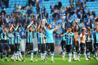 Porto Alegre/RS - BRASIL - 10/07/2016 - Campeonato Brasileiro 2016. A equipe do Grêmio recebeu o Figueirense, na Arena, em jogo válido pela 14ª rodada do Brasileirão 2016. O time gaúcho venceu por 2 a 1, com gol de Bobô nos acréscimos do 2º tempo. Foto: Diego Vara/Agência RBS