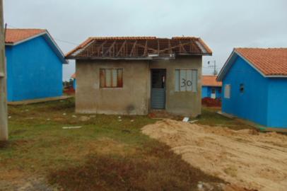 Sem receber, empresa retira vasos sanitários de moradias do Minha Casa, Minha Vida no RS