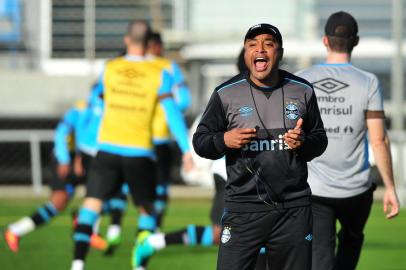  

Porto Alegre/RS - BRASIL - 13/07/2016 - A equipe do Grêmio, comandada pelo técnico Roger, realiza treinamento no CT Luiz Carvalho, em Porto Alegre. A equipe tricolor se prepara para enfrentar o Sport Recife, domingo em Pernambuco. Foto: Diego Vara/Agência RBS