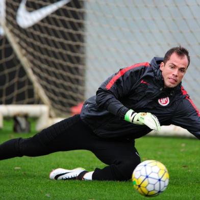  PORTO ALEGRE, RS, BRASIL - 15-07-2016 - A novidade do treino do Inter nesta sexta-feira foi Marcelo Lomba. O goleiro contratado do Bahia trabalhou pela primeira vez com os companheiros no CT Parque Gigante nesta manhã. (FOTO: FÉLIX ZUCCO/AGÊNCIA RBS)