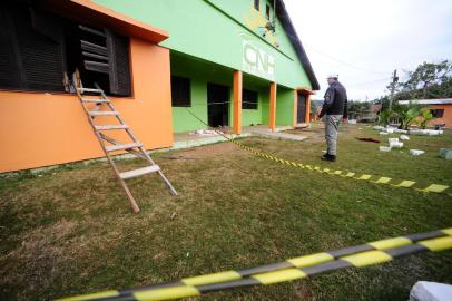  ARROIO DOS RATOS, RS, BRASIL, 21/07/2016. Um incêndio atingiu um centro de reabilitação na madrugada desta quinta-feira em Arroio dos Ratos, na Região Carbonífera. De acordo com a Brigada Militar, que atendeu a ocorrência, seis pessoas morreram no local e uma morreu no hospital de Arroio dos Ratos. (Foto: Ronaldo Bernardi/Agência RBS)**RS E SC OUT**