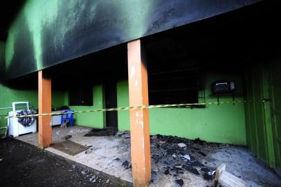  ARROIO DOS RATOS, RS, BRASIL, 21/07/2016. Um incêndio atingiu um centro de reabilitação na madrugada desta quinta-feira em Arroio dos Ratos, na Região Carbonífera. De acordo com a Brigada Militar, que atendeu a ocorrência, seis pessoas morreram no local e uma morreu no hospital de Arroio dos Ratos. (Foto: Ronaldo Bernardi/Agência RBS)**RS E SC OUT**