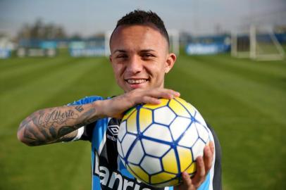  PORTO ALEGRE, RS, BRASIL 22/07/2016 -  Entrevista com atacante Everton, do Grêmio. (FOTO: DIEGO VARA/AGÊNCIA RBS).