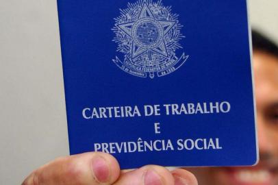 Lá vem o feirão!Se o próximo sábado, dia 25, será de descanso para muitos, para outros será de conquistar uma vaga no mercado de trabalho: é quando acontece em Biguaçu a Feira do Emprego - das  8h às 16h, no auditório da Universidade do Vale do Itajaí (Univali). Os funcionários do Sine farão o cadastro para vagas, encaminhamento para cursos de qualificação gratuitos e para o seguro-desemprego. O trabalhador deve levar carteira de trabalho, RG, CPF, número do PIS, comprovante de residência e de escolaridade. A entrada é um quilo de alimento não perecível. Na programação, estão previstos recolhimento de currículos, palestras sobre a importância da qualificação e indicação dos setores mais promissores. A Univali de Biguaçu fica na Coan, 400 - Rua João Comi - Universitários. Mais informações pelo (48) 3279-9712====SINE/Divulgação