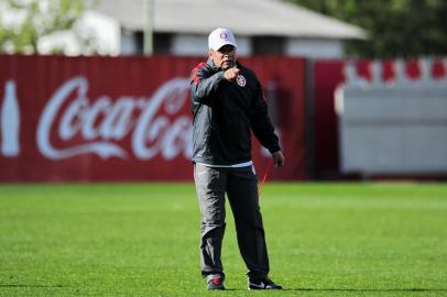  PORTO ALEGRE, RS, BRASIL, 10-08-2016: O novo técnico do Internacional, Celso Roth, comandou treinamento no CT Parque Gigante em Porto Alegre (FOTO FÉLIX ZUCCO/AGÊNCIA RBS, Editoria de Esportes).