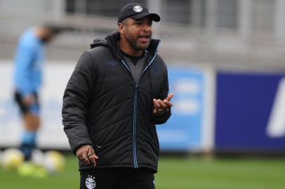  

PORTO ALEGRE, RS, BRASIL, 12-08-2016. Grêmio treina no CT Luiz Carvalho. Na foto, o técnico Roger Machado. (FERNANDO GOMES/AGÊNCIA RBS)