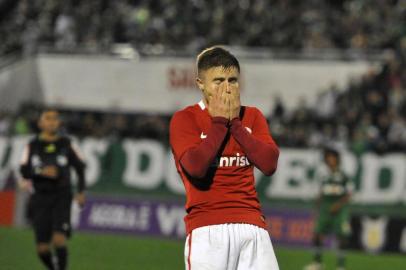  CHAPECÓ, SC, BRASIL 15/08/2016.ESPORTE: Campeonato Brasileiro 2016, jogador do Inter Sacha lamenta a derrota por 1X0  para a Chapecoense na arena Condá. foto Sirli Freitas / Especial