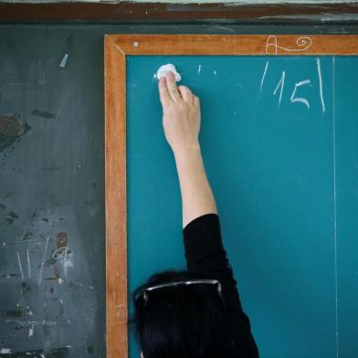  PORTO ALEGRE, RS, BRASIL - 14-10-2015 - Especial Dia do Professor - Graciela da Silva Amaro Cechin, professora de química da Escola Estadual Odila Gay da Fonseca. Ela foi nomeada no concurso de 2005.(FOTO: CARLOS MACEDO/AGÊNCIA RBS)