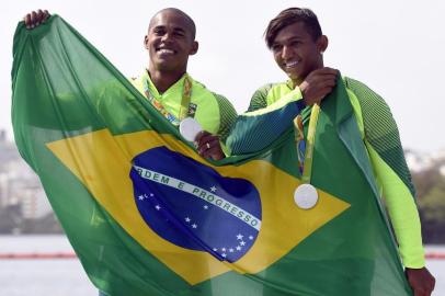 Isaquias Queiroz e Erlon de Souza conquistam a prata na canoagem C2 1000m