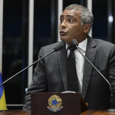 Romário discursa no plenário do Senado durante sessão deliberativa extraordinária que decidirá pela aprovação ou rejeição da abertura do processo de impeachment da presidente Dilma Rousseff. 11/05/2015.Foto: Jefferson Rudy/Agência Senado