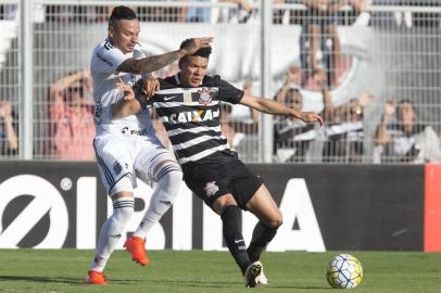    durante o jogo Ponte Preta/Campinas x Corinthians/SP, realizado esta tarde no Estadio Moises Lucarelli, vÃ¡lido pela 22a. rodada do Campeonato Brasileiro de 2016. Juiz: Luiz Flavio de Oliveira - Campinas/Sao Paulo/Brasil - 27/08/2016. Foto: Â© Daniel Augusto Jr. / Ag. Corinthians