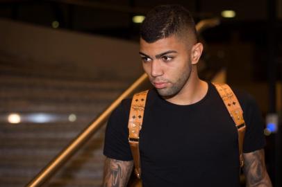  

Descrição: Gabigol durante chegada da Seleção Brasileira em Quito
Indexador: Pedro Martins