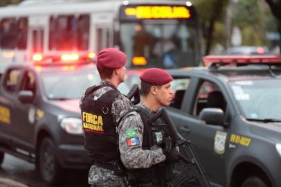 PORTO ALEGRE, RS, BRASIL 29/08/2016 -  Força Nacional faz passeata de reconhecimento em Porto Alegre. Av. Wenceslau Escobar com Av. Otto Niemeier. (FOTO: ANDRÉ ÁVILA/AGÊNCIA RBS).